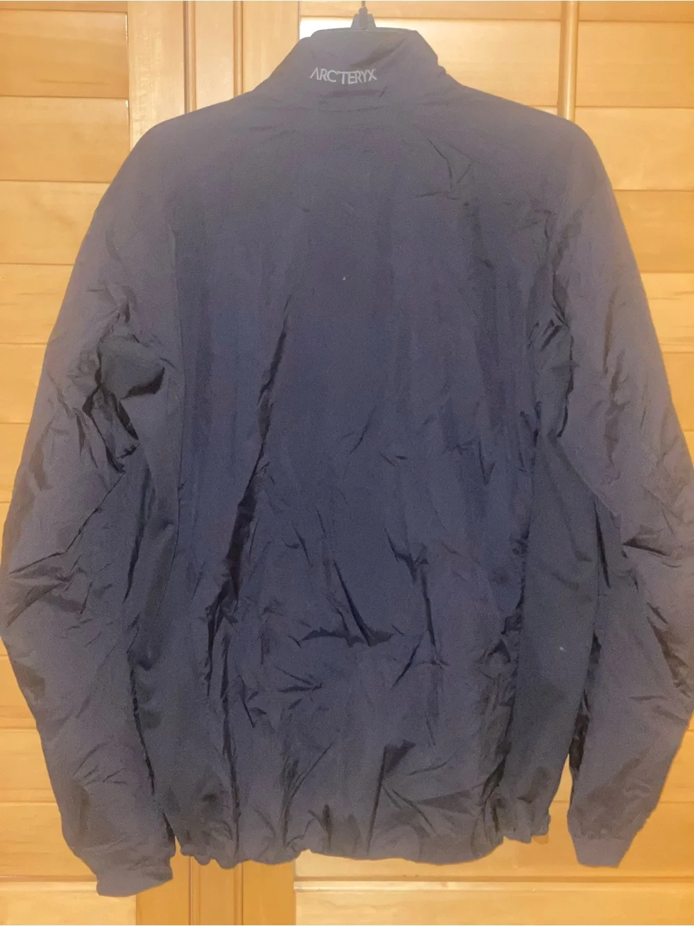 Arc'teryx Atom LT Men's Jacket Size MED Black Lightweight Insulated Full Zip